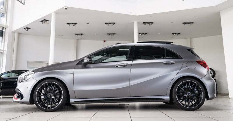 Mercedes A45 AMG échappement sport cuir