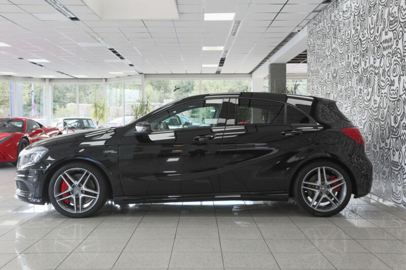 Mercedes-Benz A 45 AMG PERFORMANCE