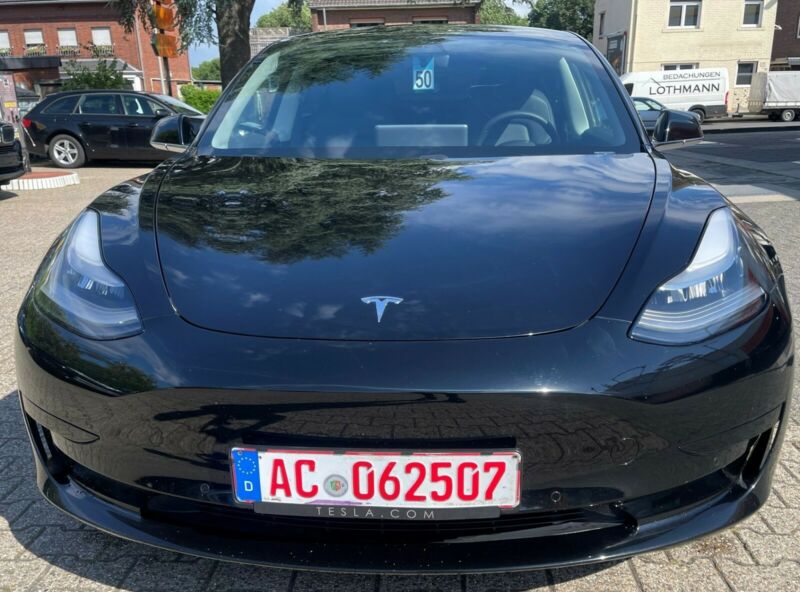 Tesla Model 3 Standard WLTP Plus  Carbone