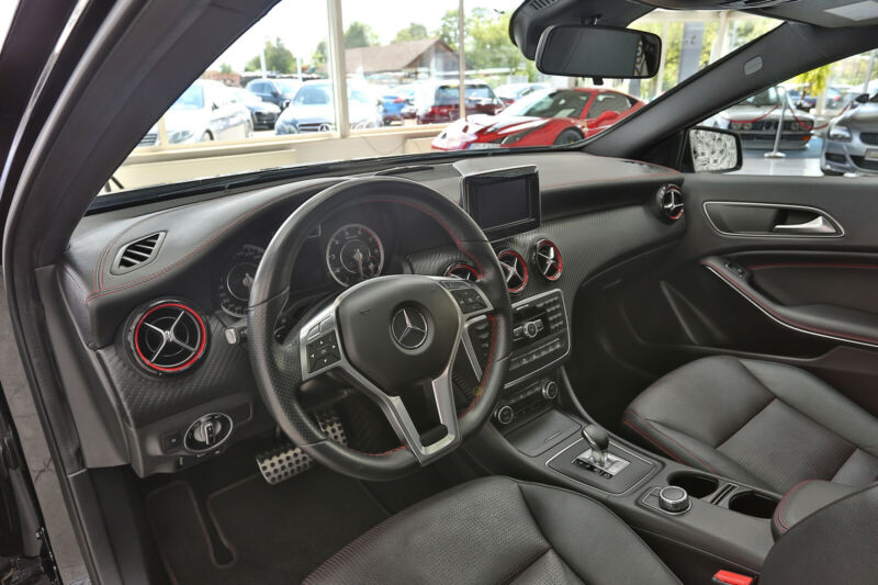 Mercedes-Benz A 45 AMG PERFORMANCE