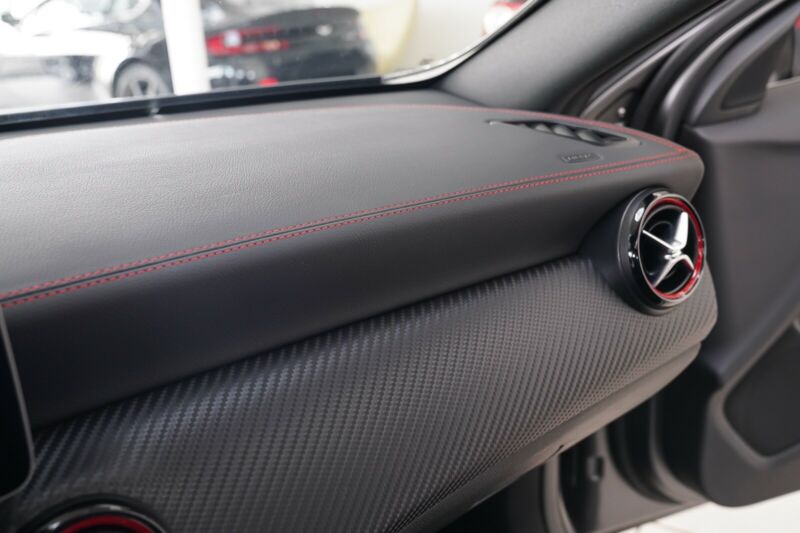 Mercedes A45 AMG échappement sport cuir