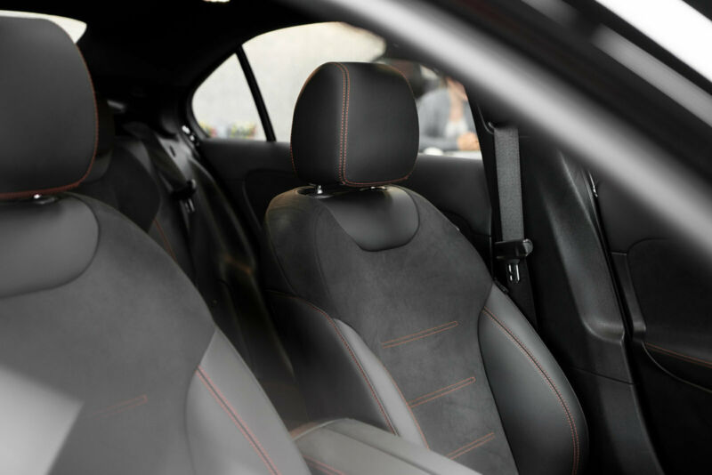 Mercedes-Benz A 250 AMG-LINE