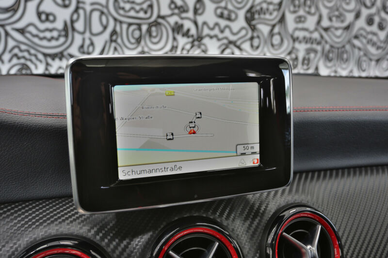 Mercedes-Benz A 45 AMG PERFORMANCE