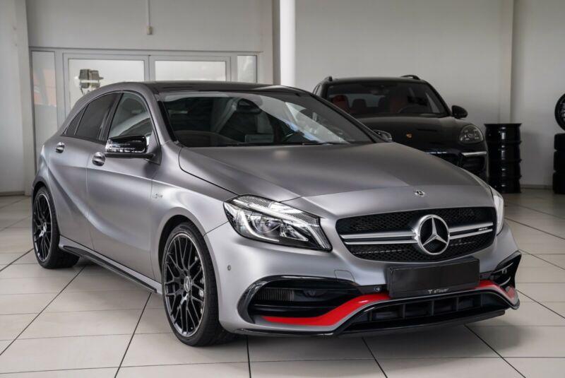 Mercedes A45 AMG échappement sport cuir