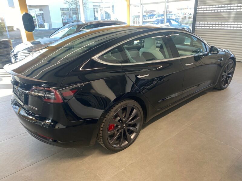 Tesla Model 3 Performance – transmission intégrale