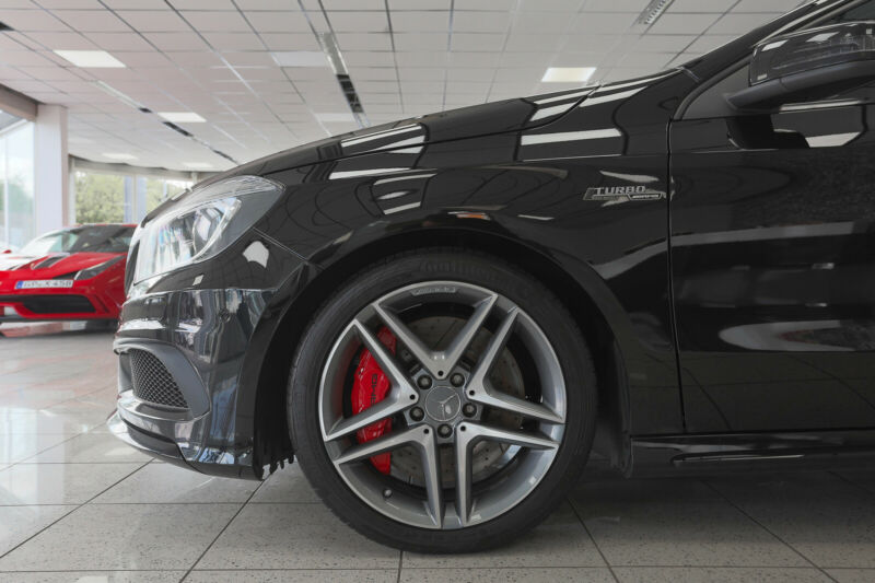 Mercedes-Benz A 45 AMG PERFORMANCE