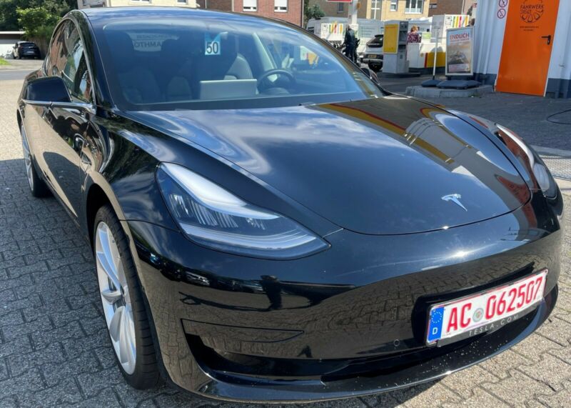 Tesla Model 3 Standard WLTP Plus  Carbone