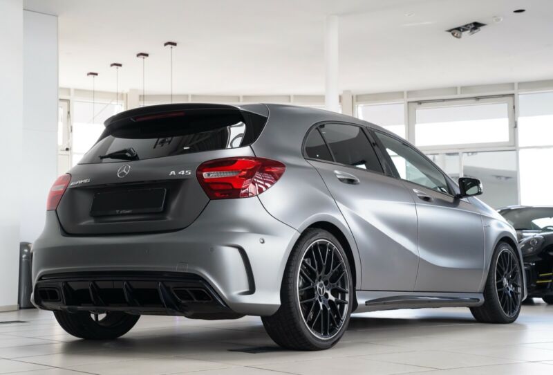 Mercedes A45 AMG échappement sport cuir