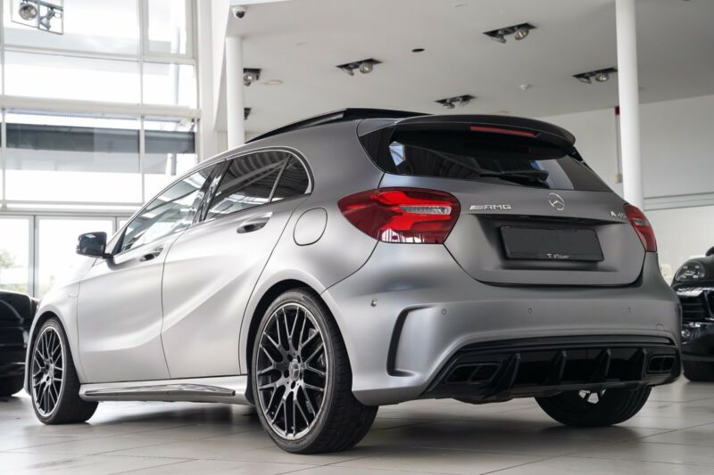 Mercedes A45 AMG échappement sport cuir
