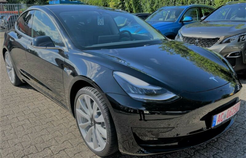 Tesla Model 3 Standard WLTP Plus  Carbone