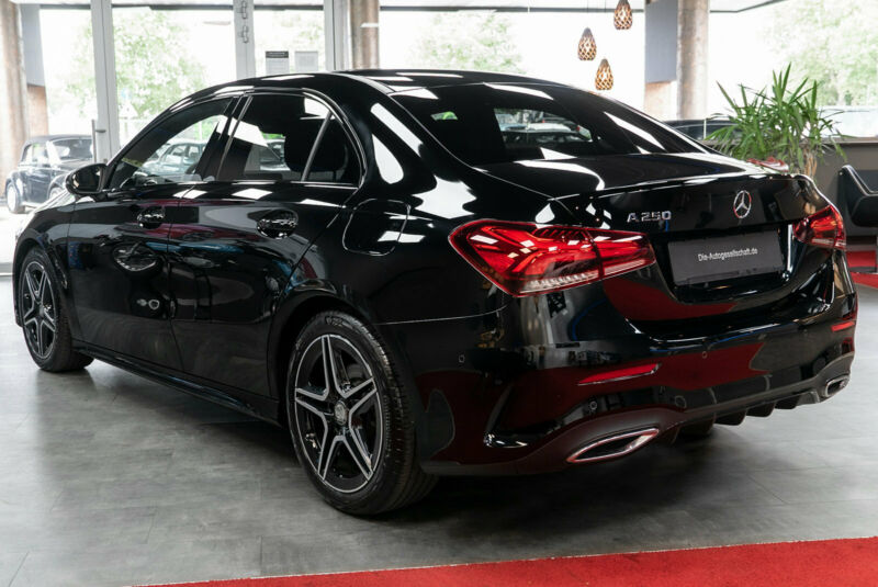 Mercedes-Benz A 250 AMG-LINE