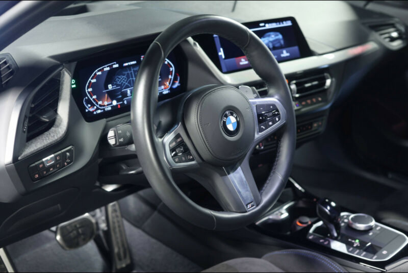 BMW 135 i XDRIVE 5-Tr AUTO  VIRTUEL