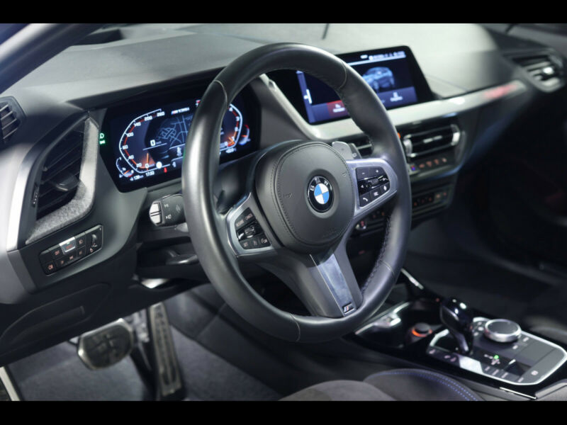 BMW 135 i XDRIVE 5-Tr AUTO  VIRTUEL