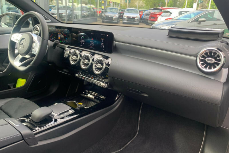 Mercedes Classe A 250 AMG * Navi * Pano *