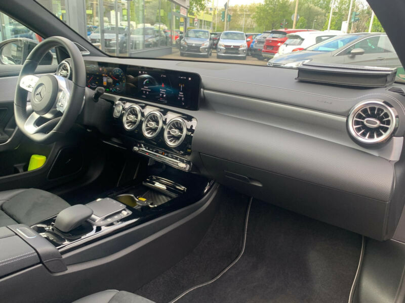 Mercedes Classe A 250 AMG * Navi * Pano *