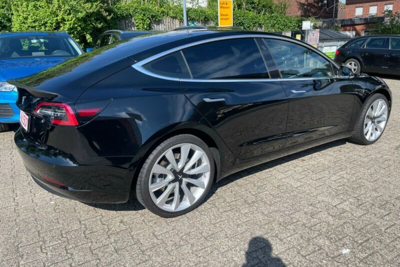 Tesla Model 3 Standard WLTP Plus  Carbone