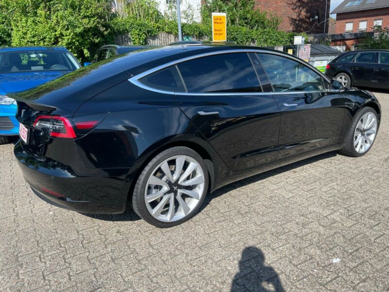 Tesla Model 3 Standard WLTP Plus  Carbone