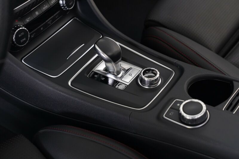 Mercedes A45 AMG échappement sport cuir
