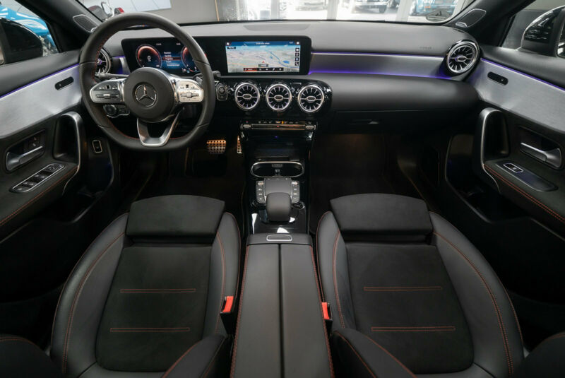 Mercedes-Benz A 250 AMG-LINE