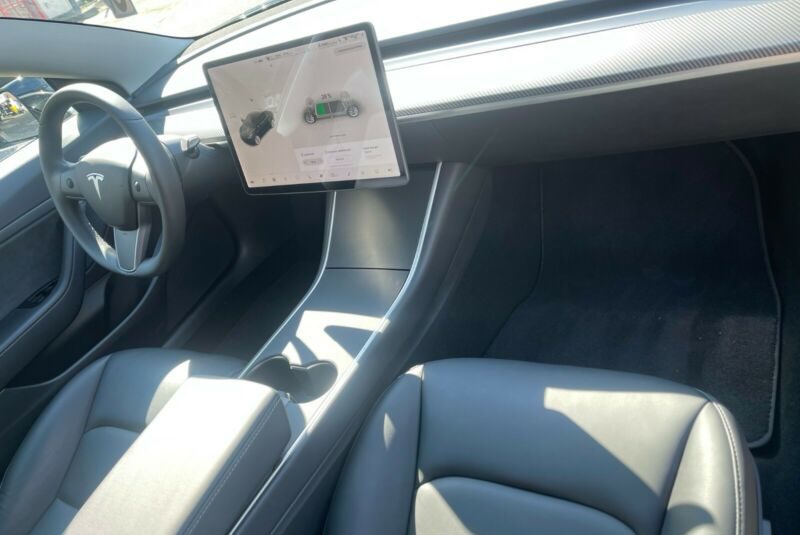 Tesla Model 3 Standard WLTP Plus  Carbone