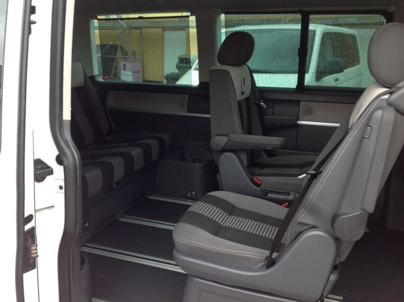 Volkswagen T5 Multivan United AHK 7 places