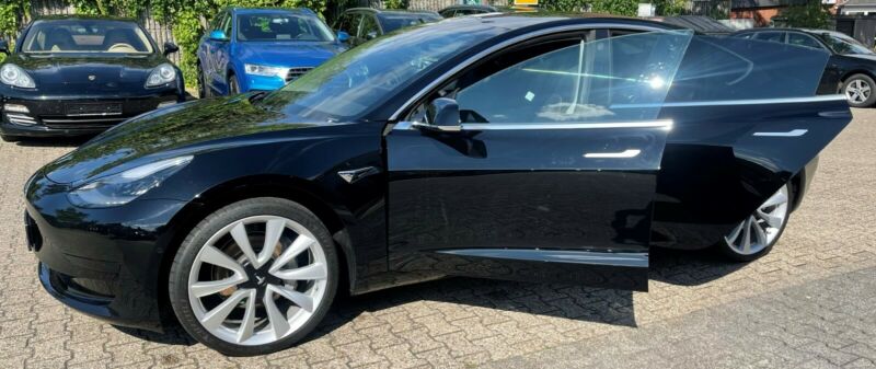 Tesla Model 3 Standard WLTP Plus  Carbone