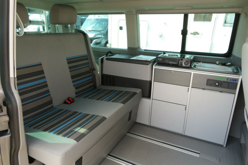 Volkswagen T5 California Beach avec kitchenette