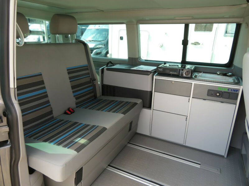 Volkswagen T5 California Beach avec kitchenette