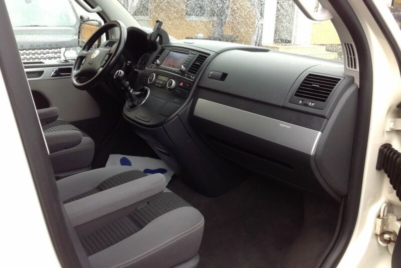 Volkswagen T5 Multivan United AHK 7 places