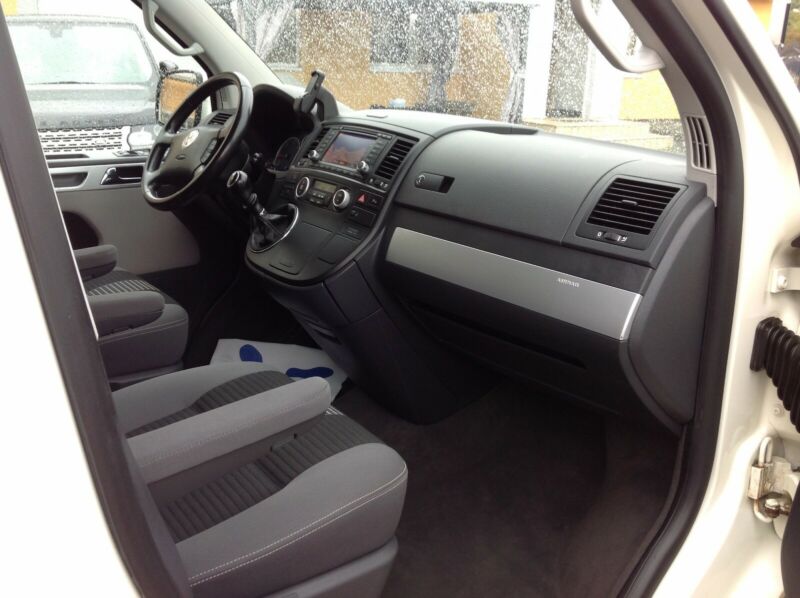 Volkswagen T5 Multivan United AHK 7 places