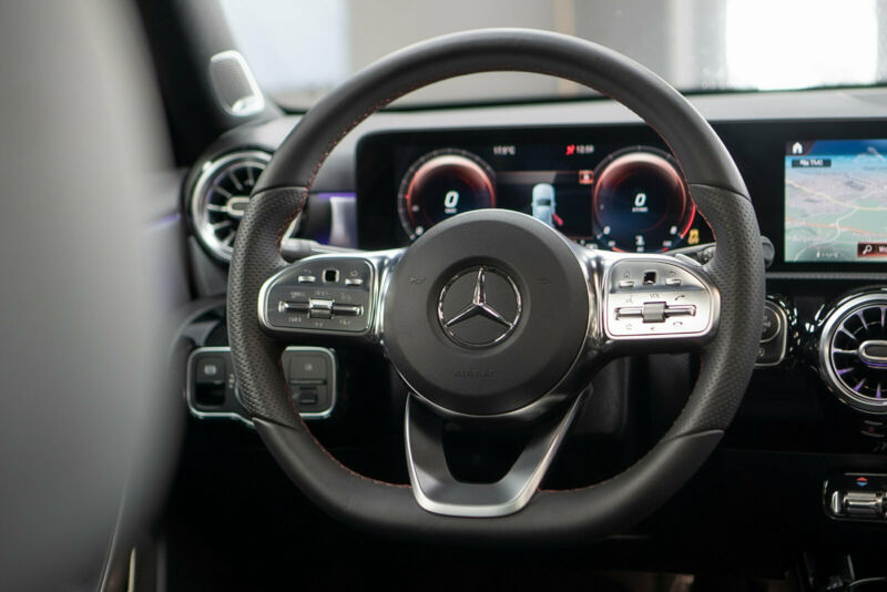 Mercedes-Benz A 250 AMG-LINE