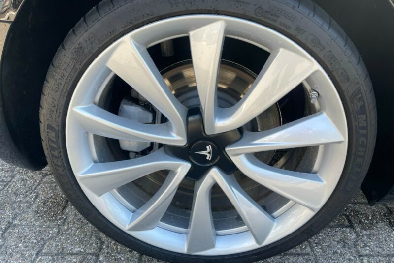 Tesla Model 3 Standard WLTP Plus  Carbone