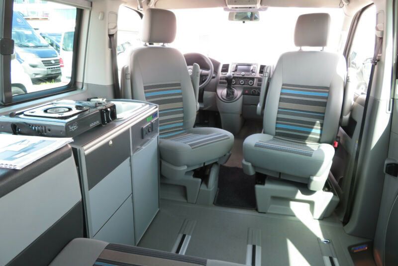Volkswagen T5 California Beach avec kitchenette