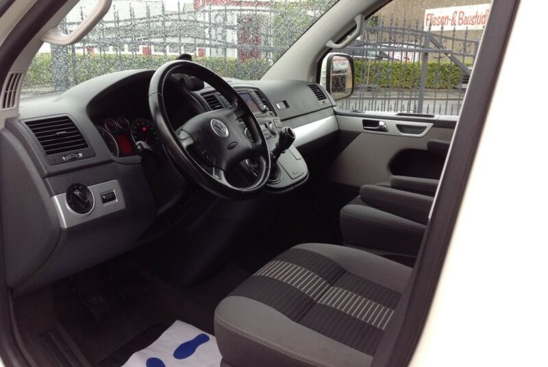 Volkswagen T5 Multivan United AHK 7 places