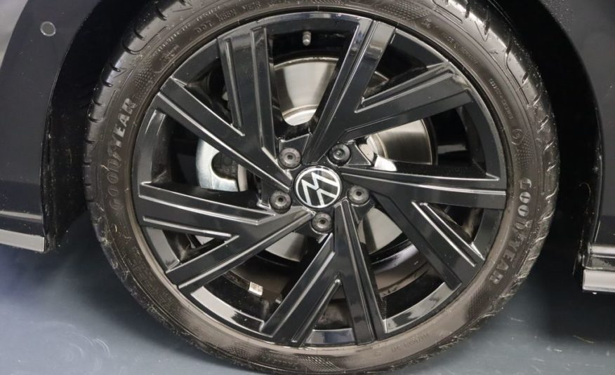 Volkswagen Golf VIII 2.0 TSI R-Line