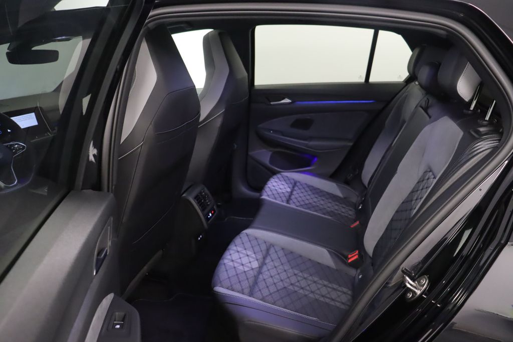 Volkswagen Golf VIII 2.0 TSI R-Line