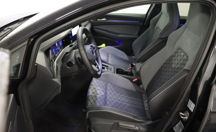 Volkswagen Golf VIII 2.0 TSI R-Line