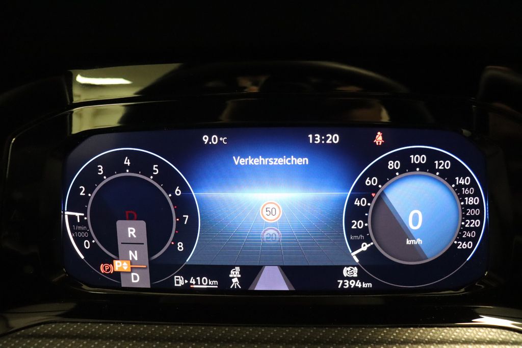 Volkswagen Golf VIII 2.0 TSI R-Line