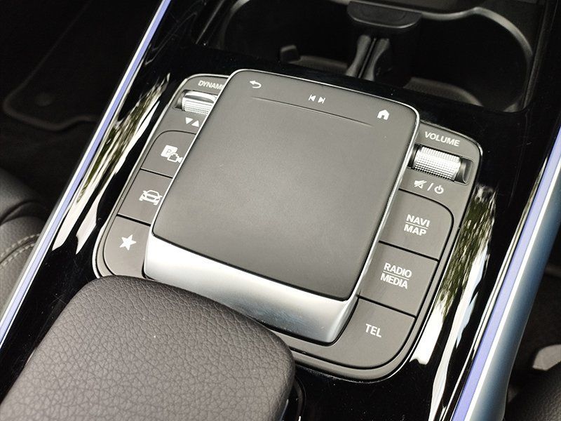 Mercedes Benz EQB 300 4M