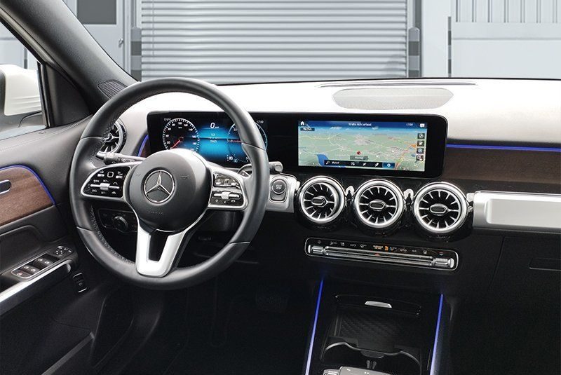 Mercedes Benz EQB 300 4M