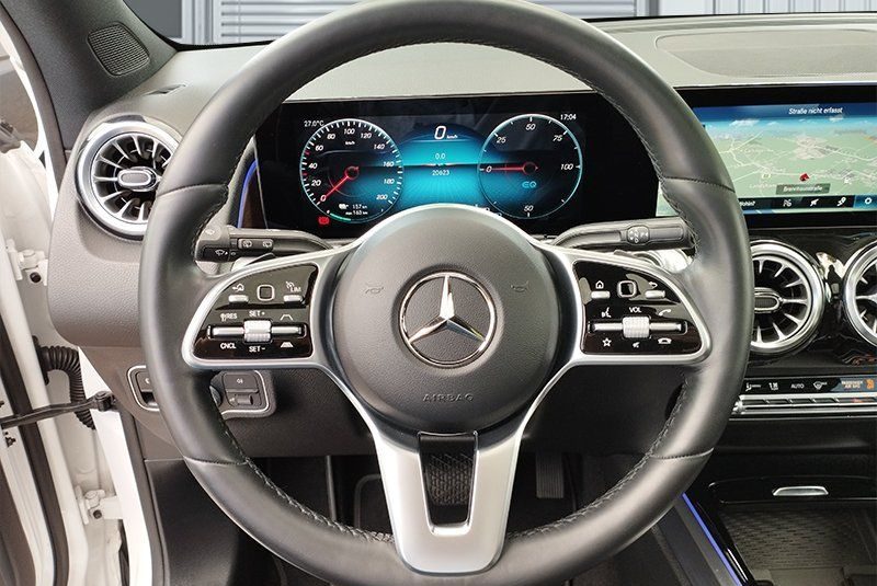 Mercedes Benz EQB 300 4M
