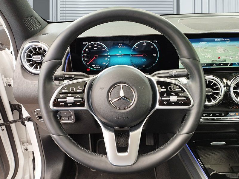 Mercedes Benz EQB 300 4M