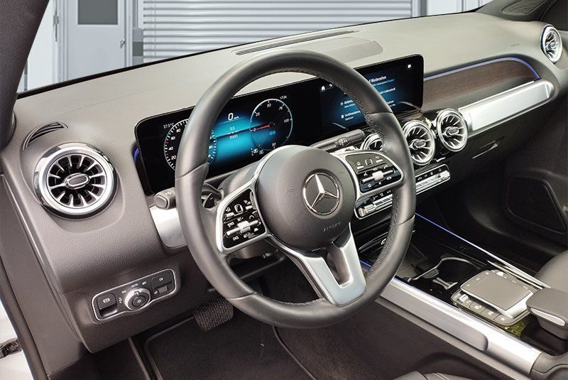 Mercedes Benz EQB 300 4M