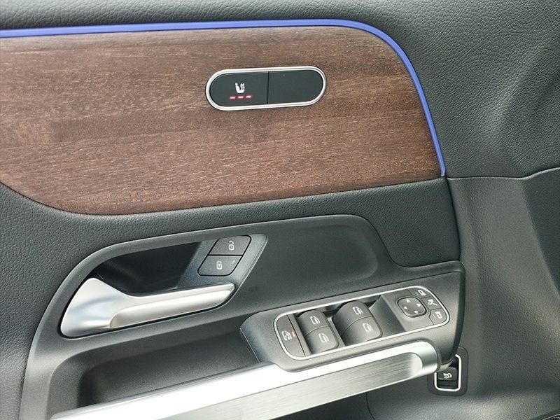 Mercedes Benz EQB 300 4M