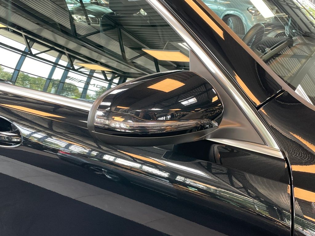 Mercedes Benz EQB 300 4M