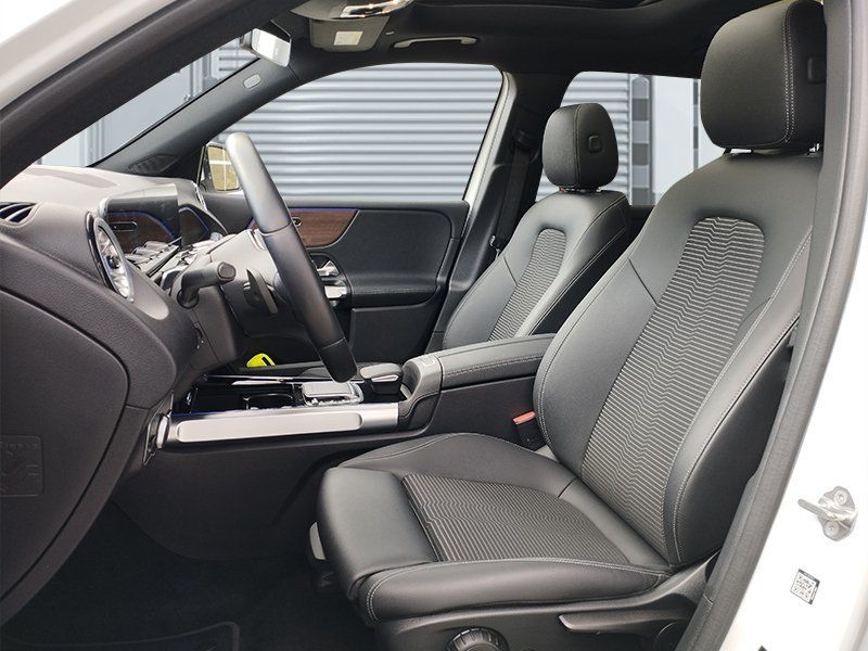 Mercedes Benz EQB 300 4M