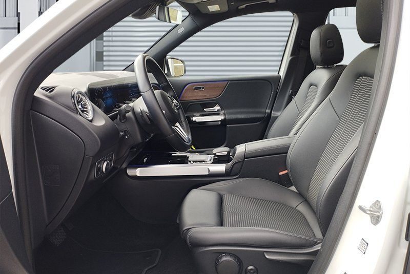 Mercedes Benz EQB 300 4M