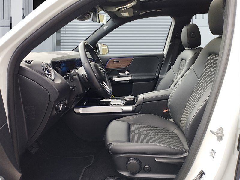 Mercedes Benz EQB 300 4M