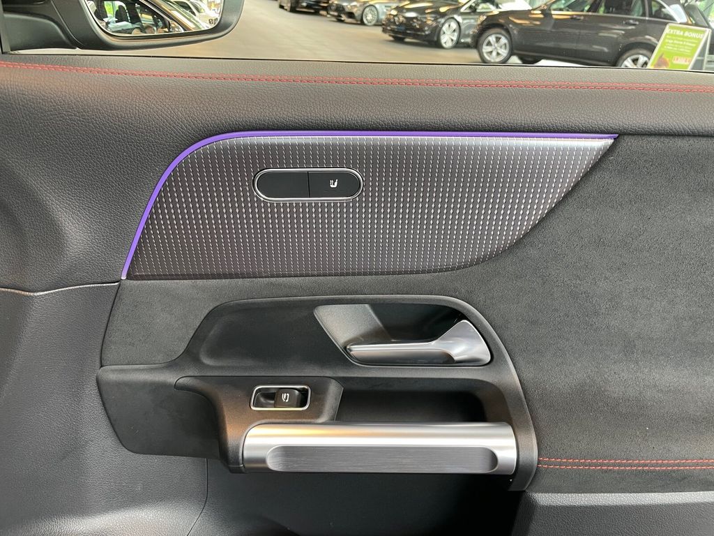 Mercedes Benz EQB 300 4M