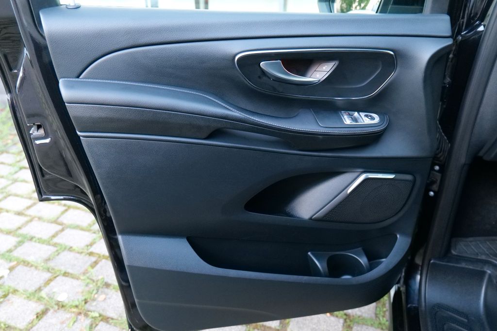 Mercedes-Benz V 220 7 Places